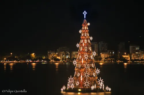The Rodrigo de Freitas lagoon floating Christmas tree